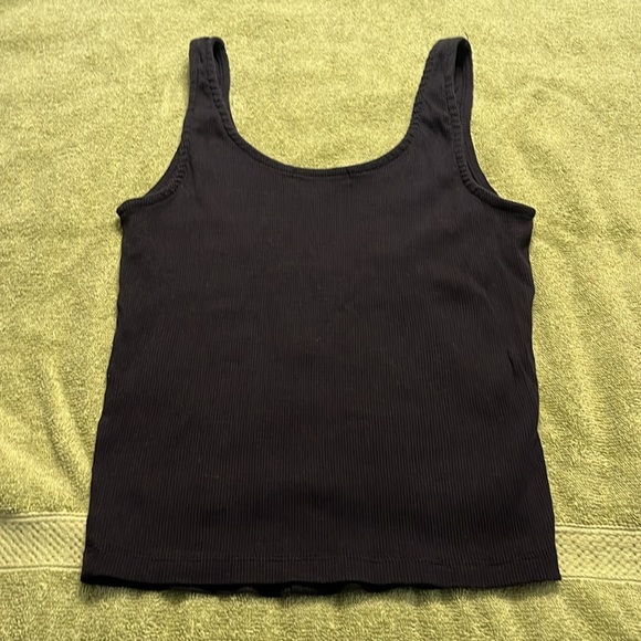 Cute top with buttons. - Picture 4 of 4